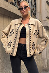 Bej Düğme Kapamalı Çiçek Nakışlı Oversize Ceket BCHESQ-251152