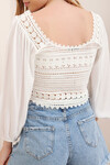 Beyaz Brit Detaylı Delik İşi Crop Bluz BCHESQ-251086