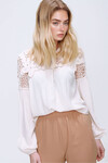 Krem Dantel Detaylı Dokuma Bluz  BCHESQ-251120