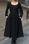 Siyah Geniş Yaka Düğme Detaylı Çift Cepli Yumuşak Dokulu Kumaş Örme Elbise BCVL-25V239