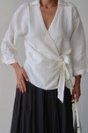 Beyaz Kruvaze Yaka Bağlamalı Müslin Bluz BCRU-261302