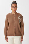 Kahverengi Düğmeli Çiçek Nakışlı Kışlık Triko Hırka BCVL-25T2364
