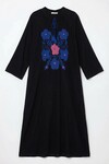 Siyah Hakim Yaka Nakış İşlemeli Uzun Boy Dokuma Elbise
