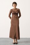 Tarçın Kahve Dantel Detaylı Fermuarlı Saten Maxi Boy Elbise BCRY-261278